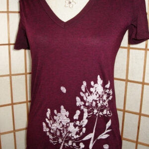 wine tee with agapanthus art